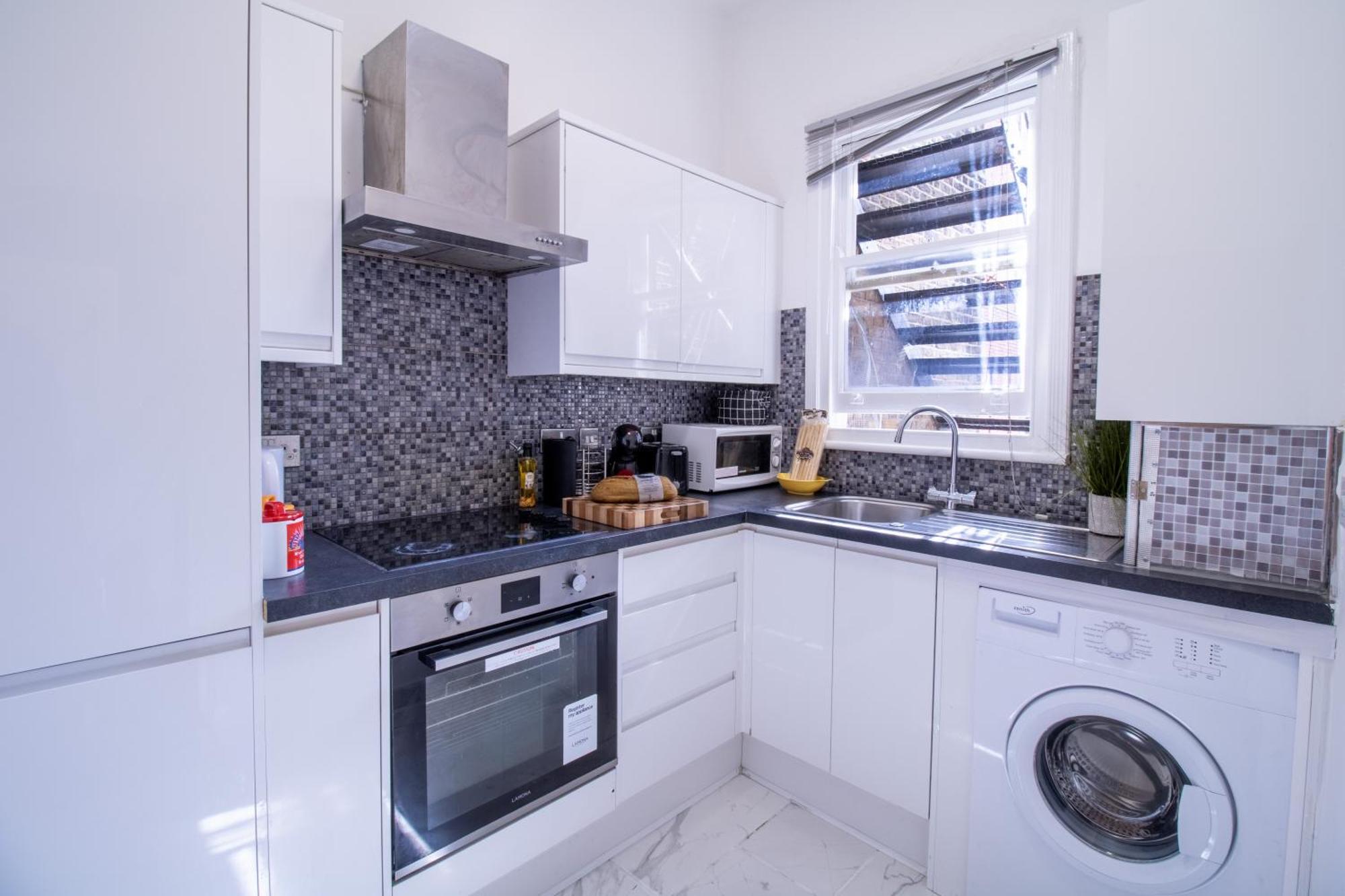 Spacious Studio Apartment On Oxford Street 9Gc London Eksteriør billede