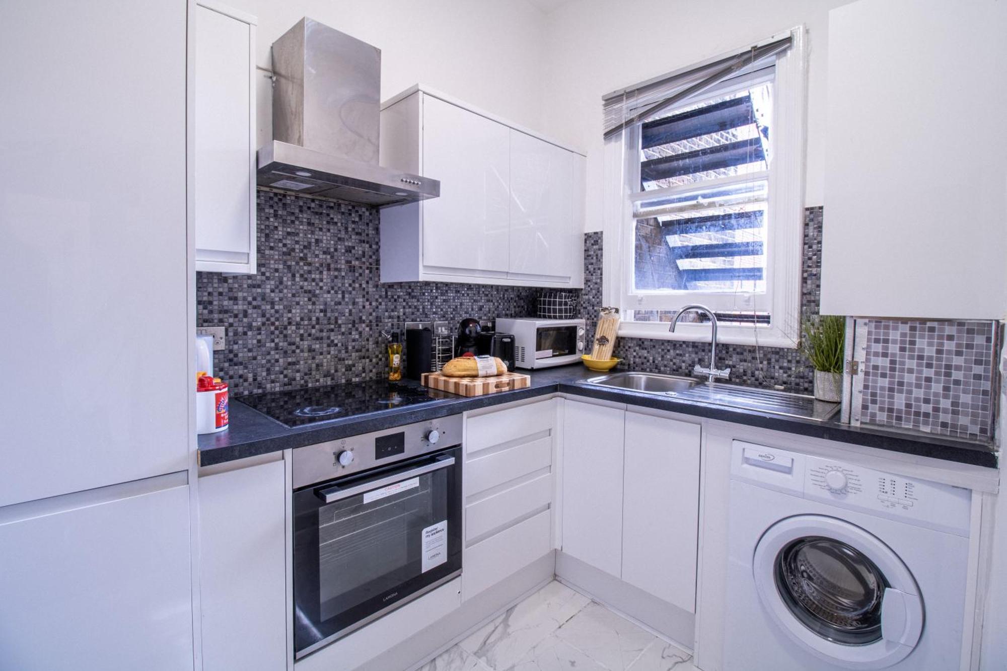 Spacious Studio Apartment On Oxford Street 9Gc London Eksteriør billede
