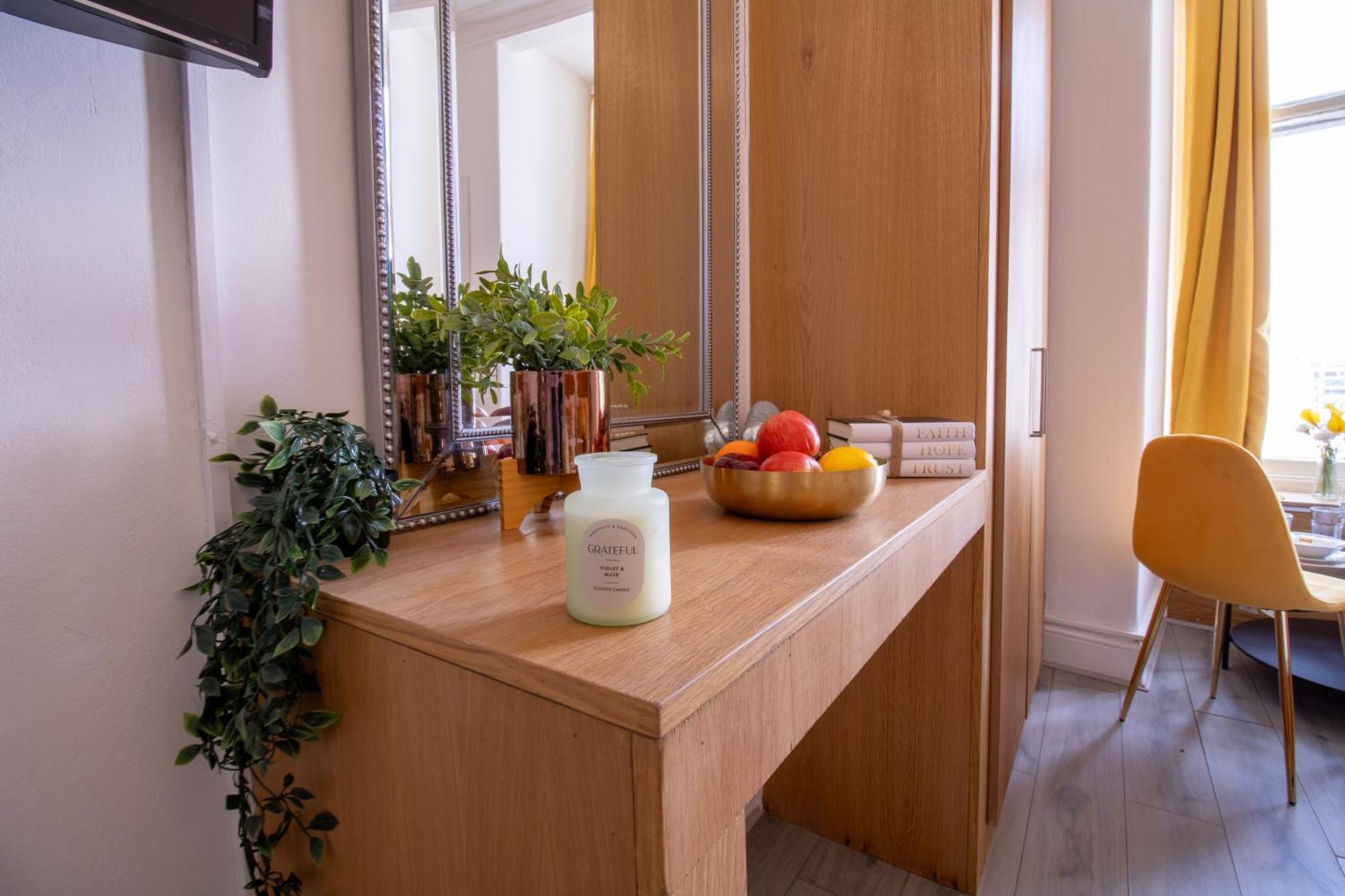 Spacious Studio Apartment On Oxford Street 9Gc London Eksteriør billede